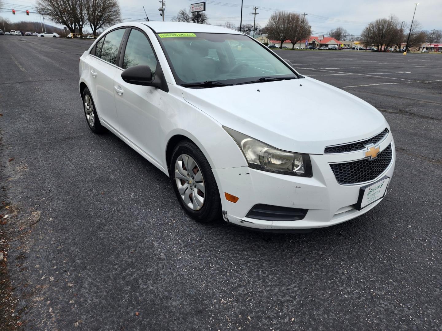 2012 WHITE /Gray Chevrolet Cruze 2LS (1G1PC5SH0C7) with an 1.8L L4 DOHC 16V FFV engine, 6-Speed Automatic transmission, located at 1221 Madison St., Shelbyville, TN, 37160, (931) 680-9439, 0.000000, 0.000000 - Photo#1